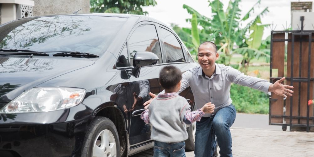Dad and his kid excited to see each other after the dad arrived home from work.